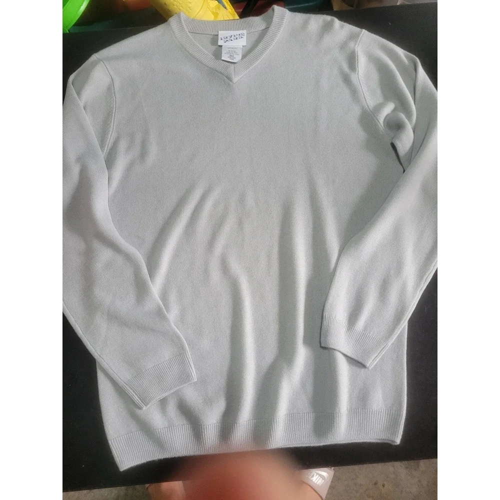 Irvine Park V-Neck Sweater Light Blue Grey Acrylic Knit Pullover Size Medium